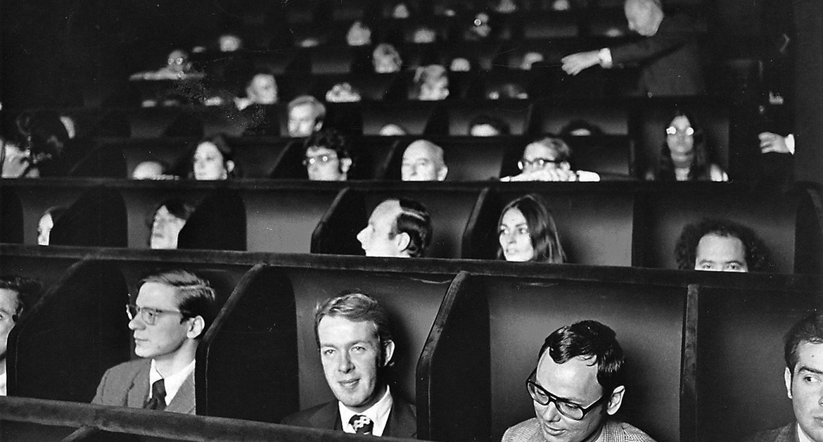 Invisible Cinema, Bir Film İzleme Makinesi