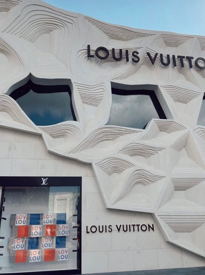 The lively facade design of the Louis Vuitton store in 📍 Istanbul, Turkey,  designed by contemporary artist 🖋 @seckinpirim, is made…